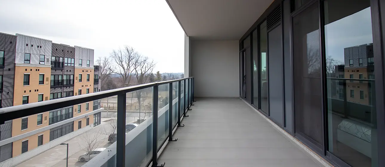 -balcony